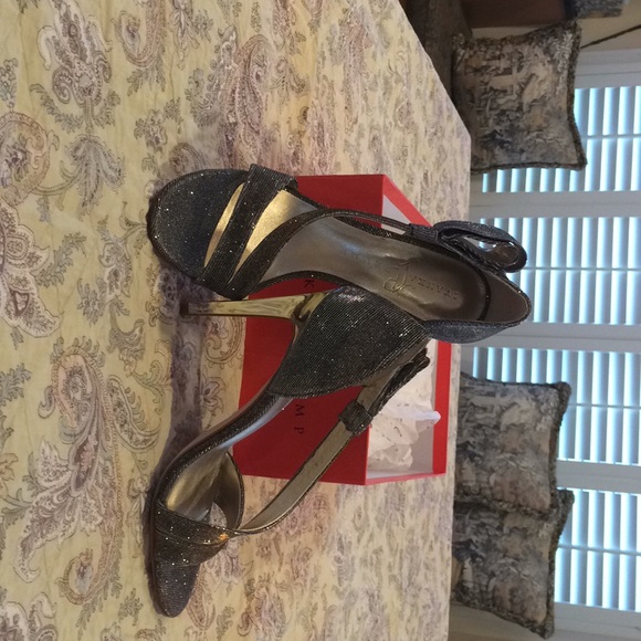 Ivanka Trump /size 6 special occasion shoes - Picture 2 of 5